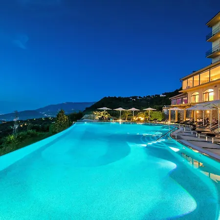 Hotel Grand Due Golfi SantʼAgata sui Due Golfi