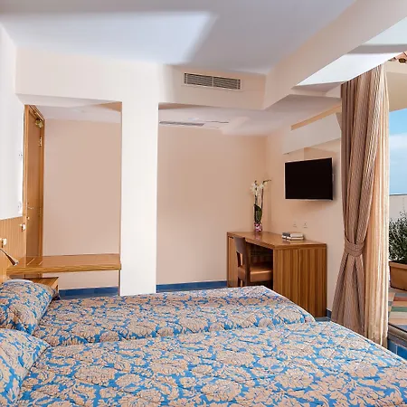 Grand Due Golfi Hotel SantʼAgata sui Due Golfi