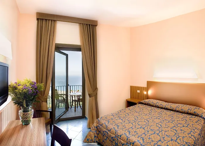 Отель Grand Due Golfi 4*