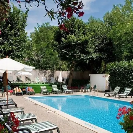 Grand Due Golfi Ξενοδοχείο 4*