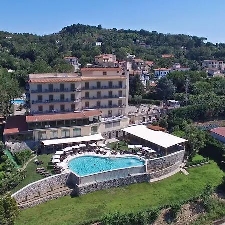Grand Due Golfi 4*