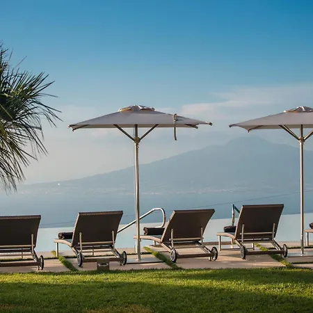 Ξενοδοχείο Grand Due Golfi 4*