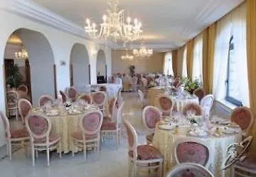Grand Due Golfi فندق 4*