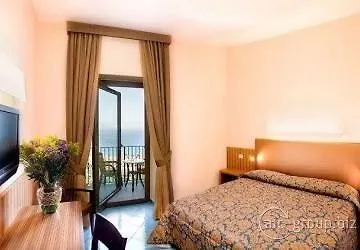 Grand Due Golfi فندق SantʼAgata sui Due Golfi