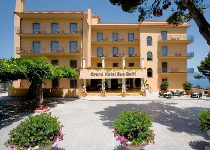 Hotell Grand Due Golfi 4*