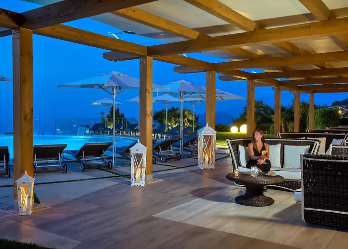 Hotell Grand Due Golfi SantʼAgata sui Due Golfi