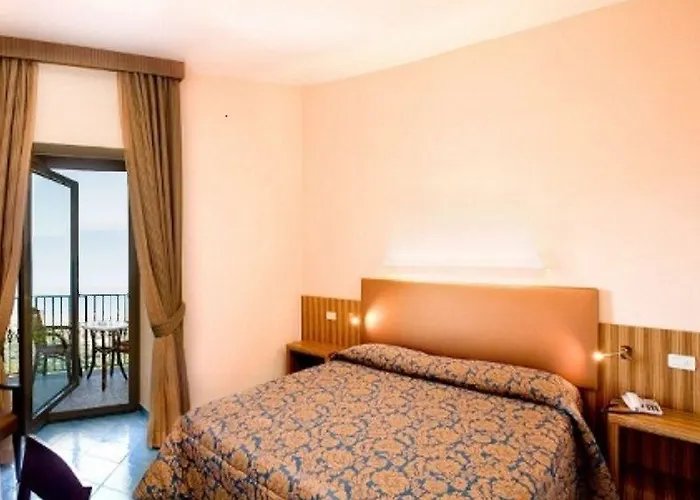 Hotell Grand Due Golfi 4*